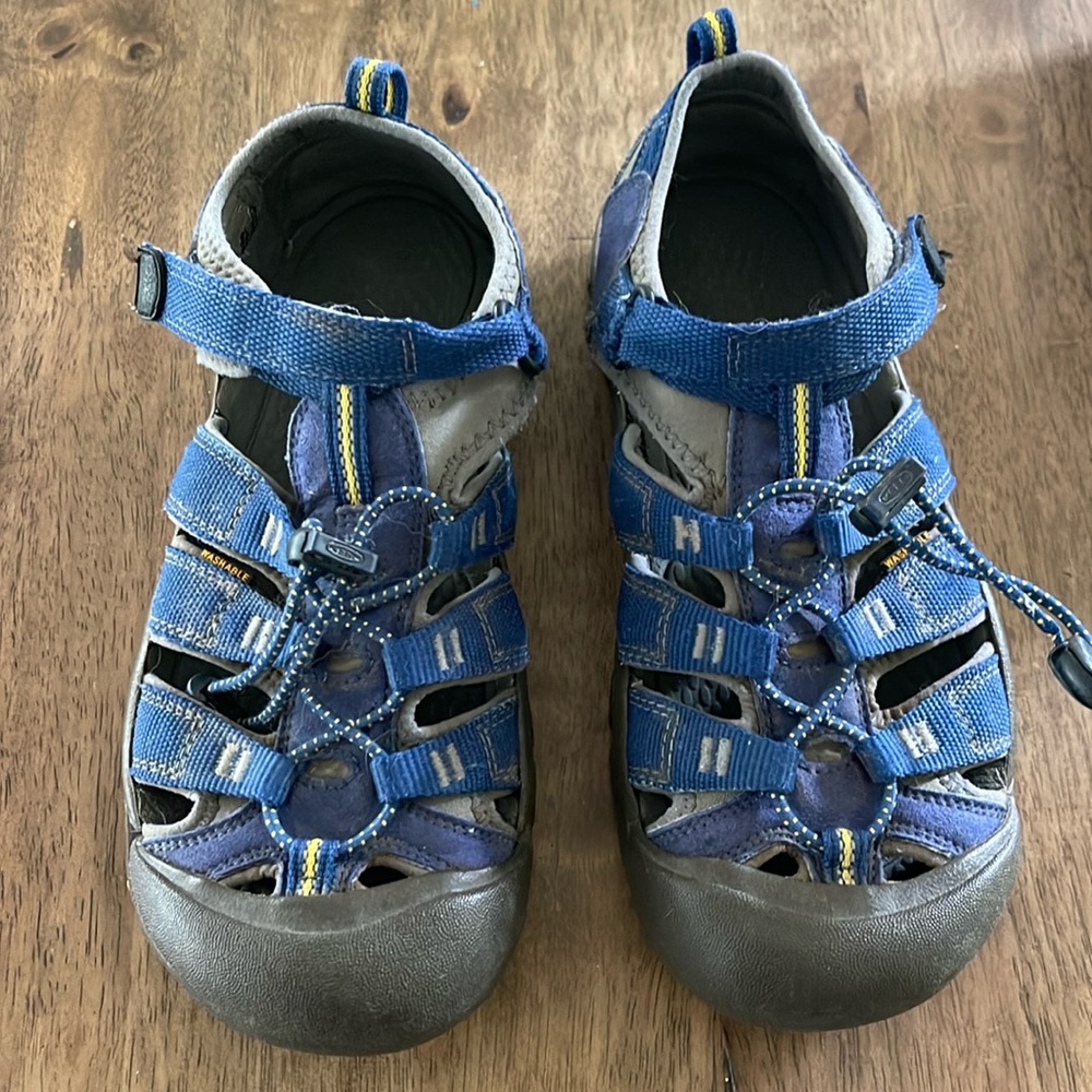 Kids Keens - size 5